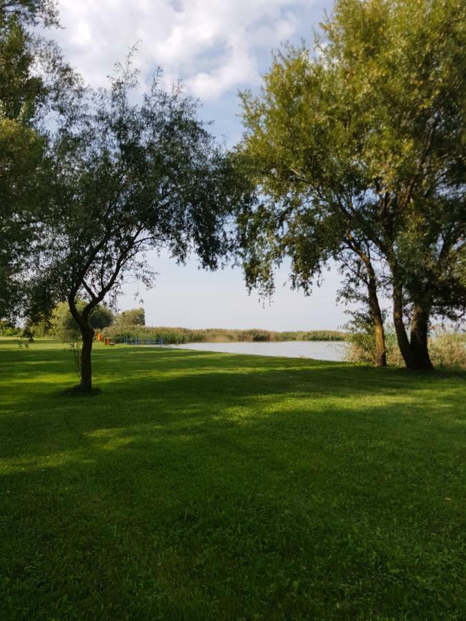 Bereny Panzio Bed & Breakfast Balatonbereny Luaran gambar